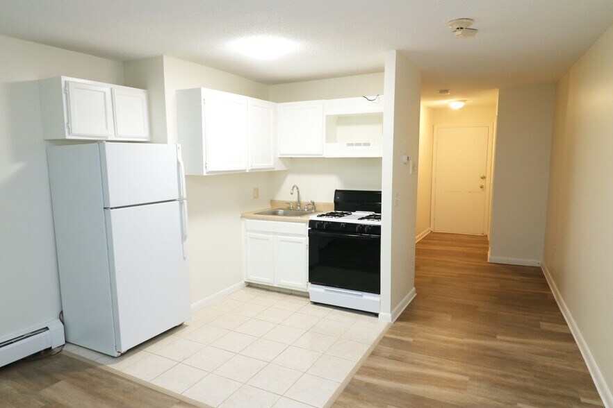 Royale Apartments 6575 Oaklawn Ave Cranston RI 02920 Apartment Finder