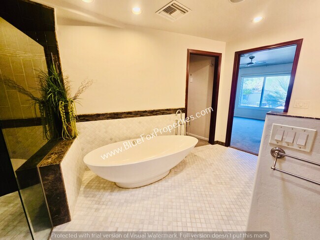 Building Photo - 8135 N Casas Way