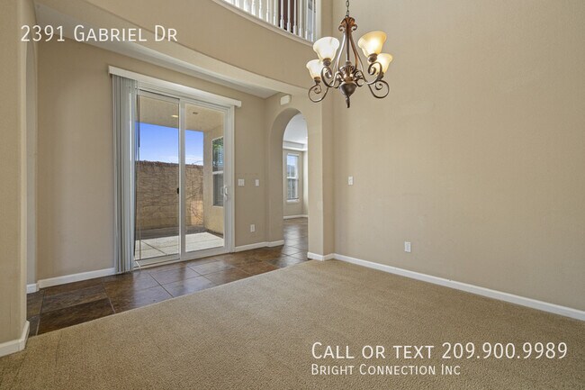 Building Photo - 2391 Gabriel Dr