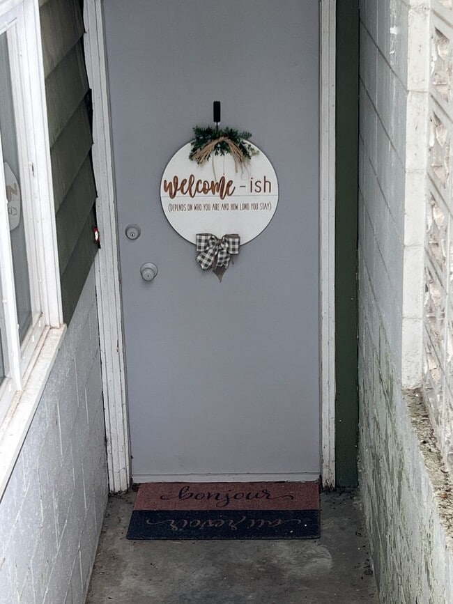 Building Photo - Duplex-Lower Unit in Aurora Subdivision