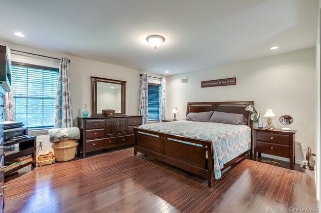 Building Photo - 16 Primrose Ln