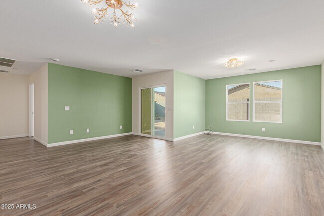 Building Photo - 1610 W Laguna Dr