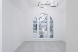 Building Photo - 17527 Sandy Cliffs Dr