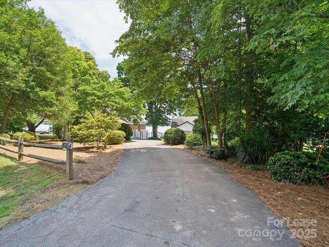Building Photo - 4954 Moonlite Bay Dr