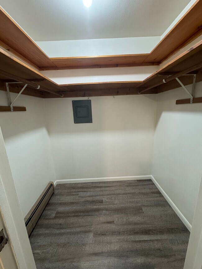 Building Photo - 429