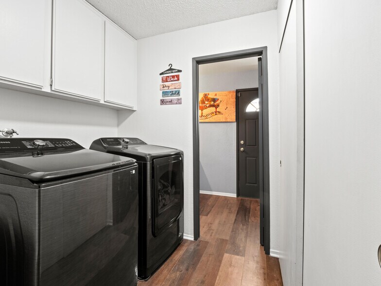 Building Photo - 2833 Springfield Pl