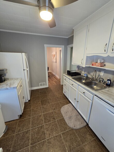 Kitchen - 332 Broadway