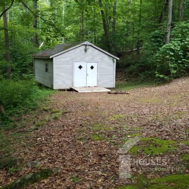 Building Photo - 313 Wood Rd