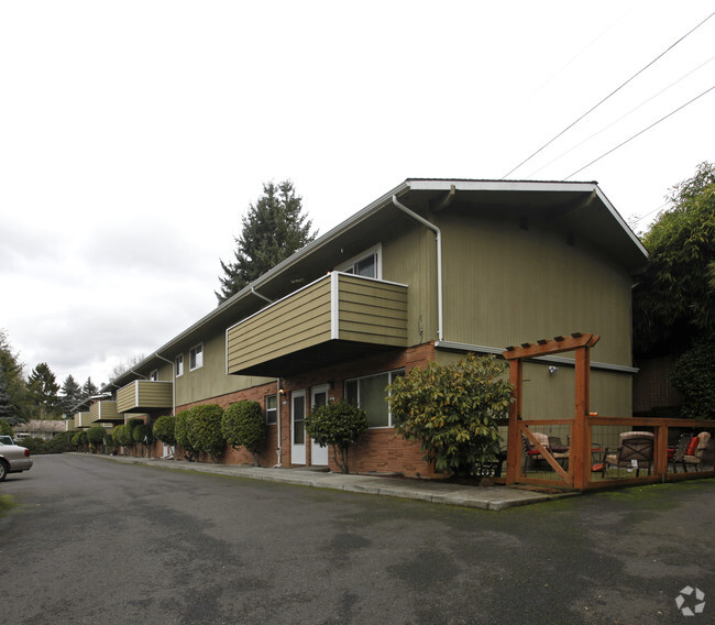 Building Photo - Barbur Heights Deluxe Terrace Apartments