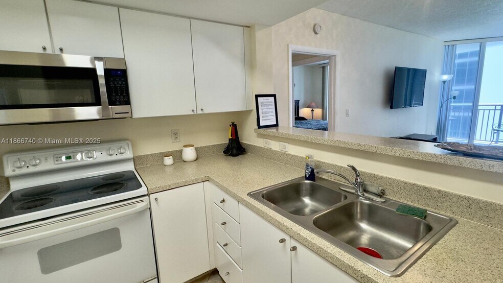 Building Photo - 17375 Collins Ave