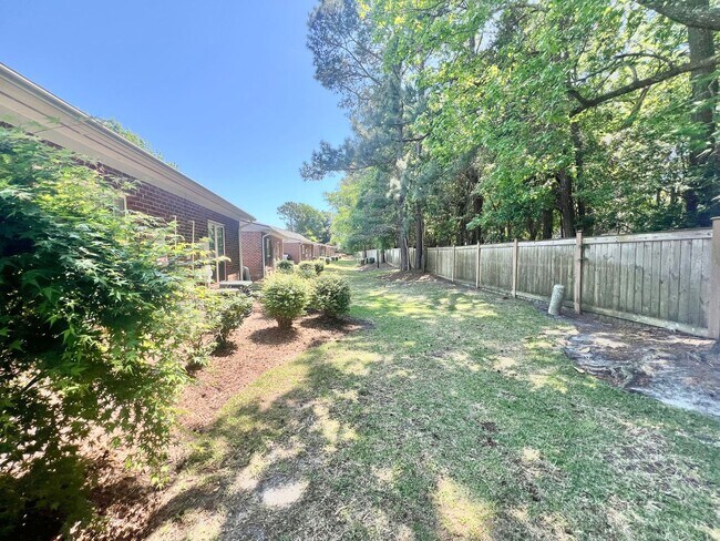 Building Photo - 1600 Sturdivant Dr