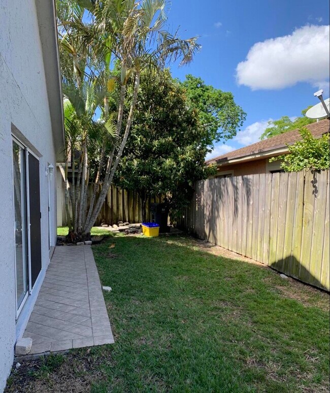 Building Photo - 1436 Waterway Cove Dr