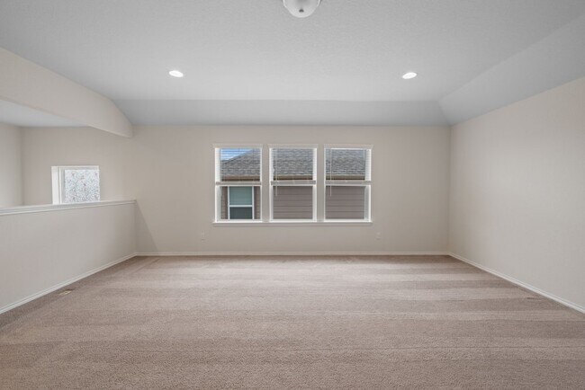 Building Photo - 942 Blue Violet