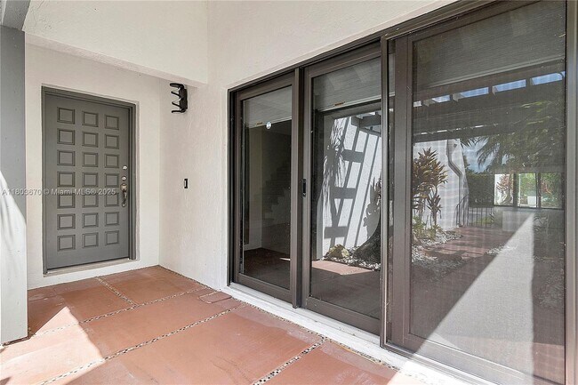 Building Photo - 398 Fern Dr