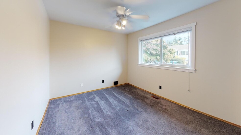 Building Photo - 510 N 87th St