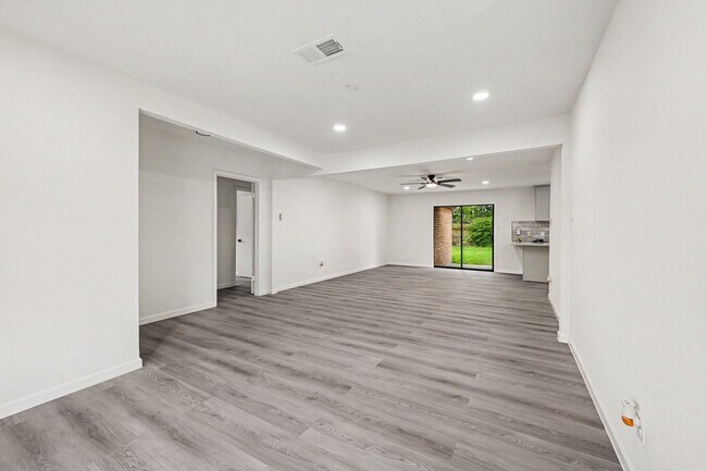 Building Photo - 7607 Grape St