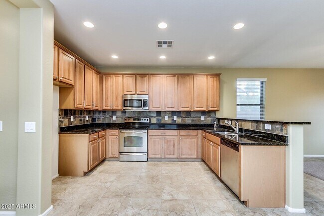 Building Photo - 869 E Doral Ct