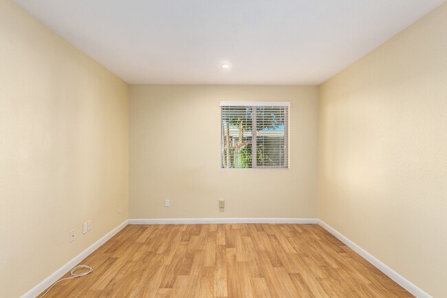 Building Photo - Remodeled 2-Bedroom, 2-Bath Condo in Prime...