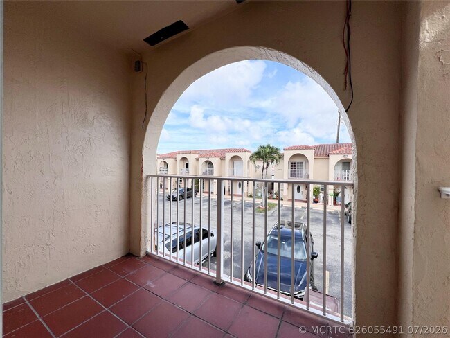 Building Photo - 519 W 68th St