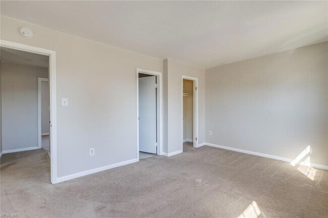 Building Photo - 436 Peregrine St