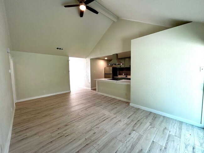 Building Photo - 1005 W MLK #A