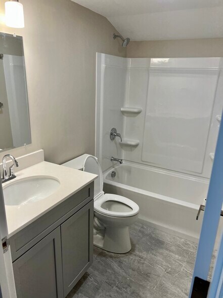 Building Photo - 11 Garfield Ave