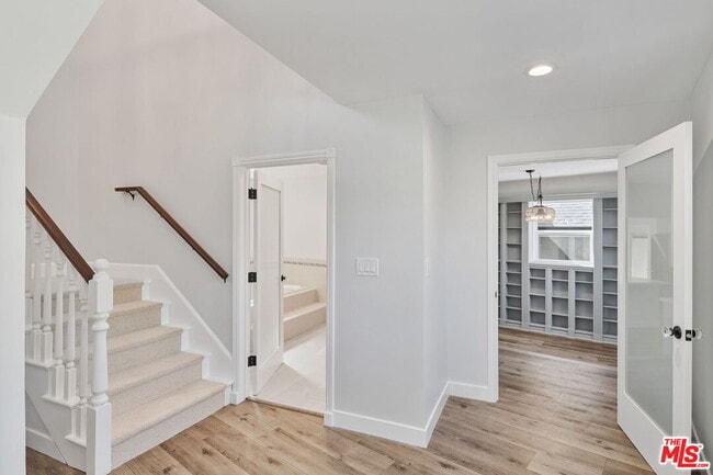 Building Photo - 2383 Panorama Terrace