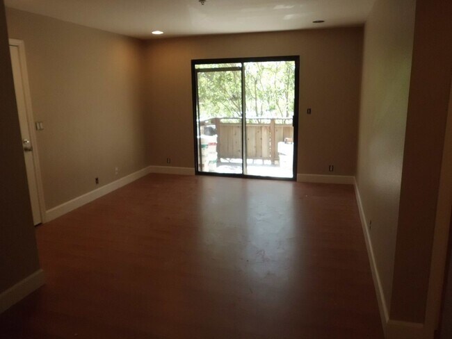 Building Photo - Now leasing beautiful one bedroom home!
