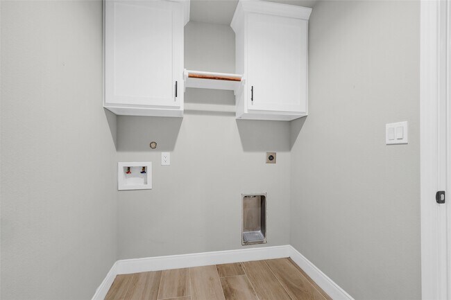 Building Photo - 11087 Sutton Pl