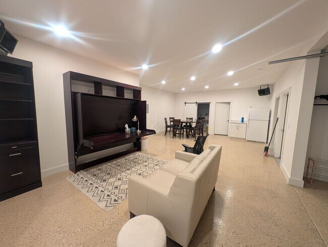Building Photo - 2448 Le Clerc Rd S