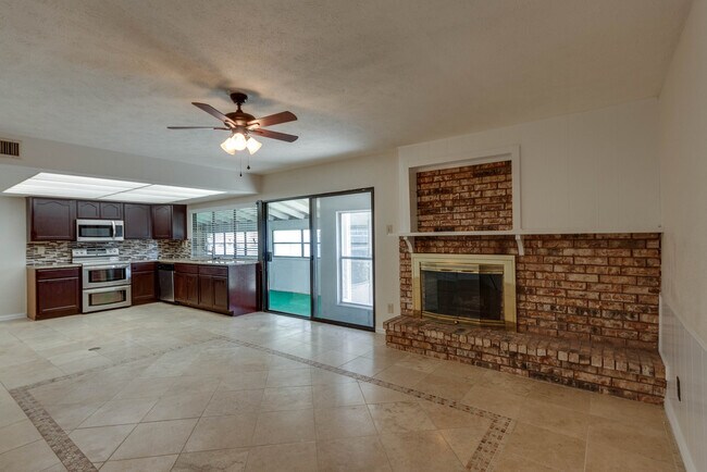 Building Photo - COMING SOON - FANTASTIC NORTH BEDFORD LOCATION