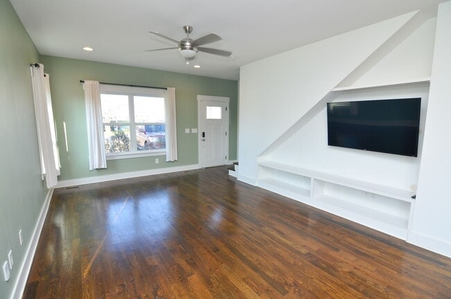 Building Photo - Stunner in East