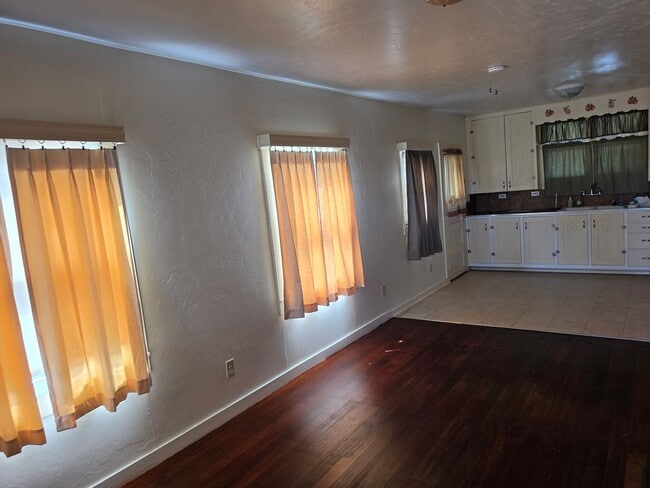 Building Photo - 3 Bedrooms 2 baths Beach House in the City of Imperial Beach!!!!!!