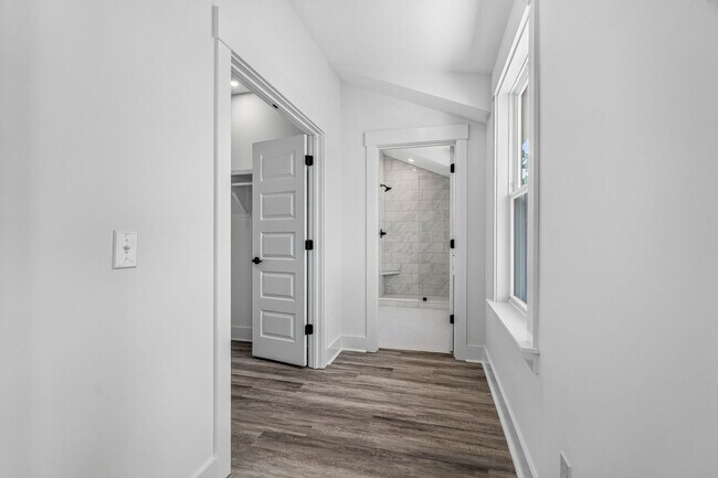 Building Photo - Modern Comfort in the Heart of Johns Island