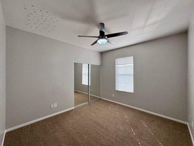 Building Photo - Discover this beautifully upgraded 5 bedro...