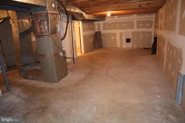 Building Photo - 16 Grantchester Pl