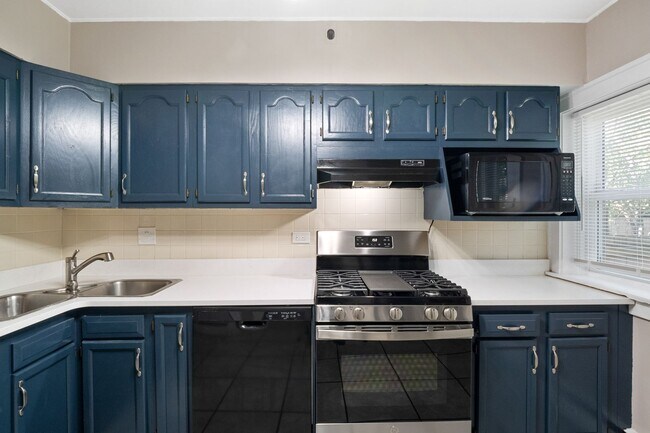 Building Photo - Home on the Range