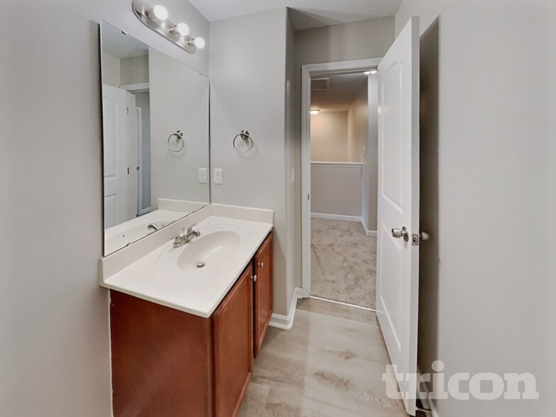 Building Photo - 6800 Lakinsville Ln