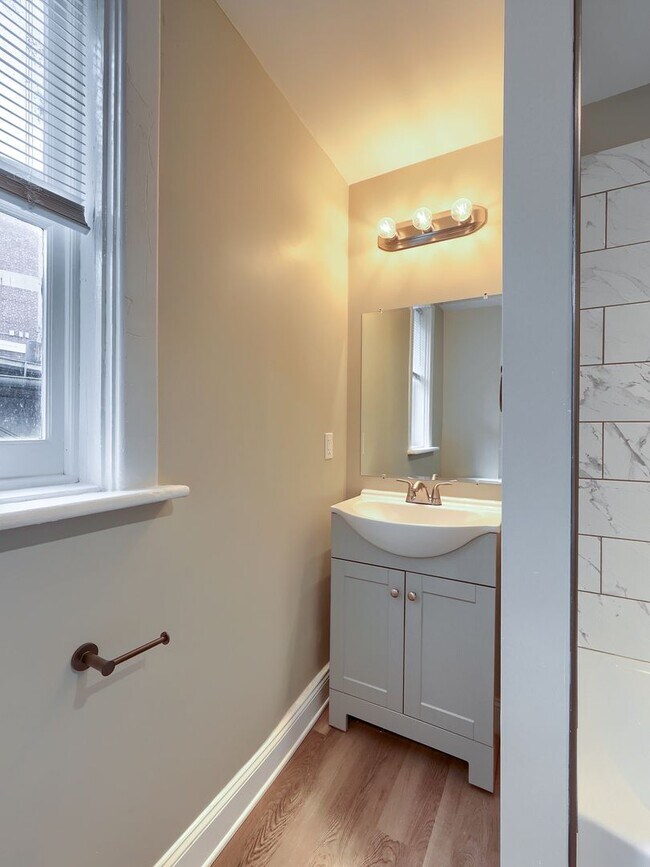 Building Photo - 612 N 2nd St