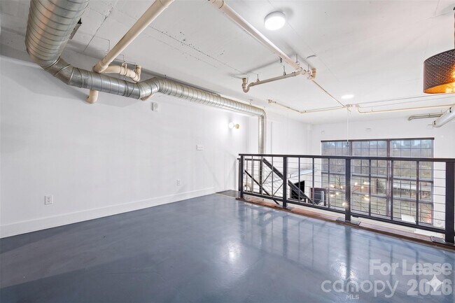 Building Photo - 715 N Graham St