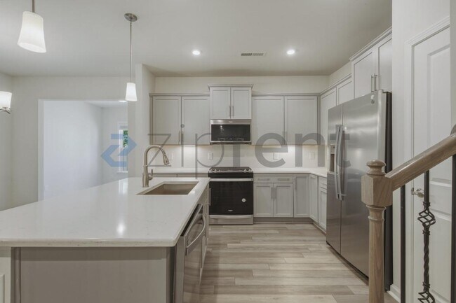 Building Photo - 1015 Badlands St