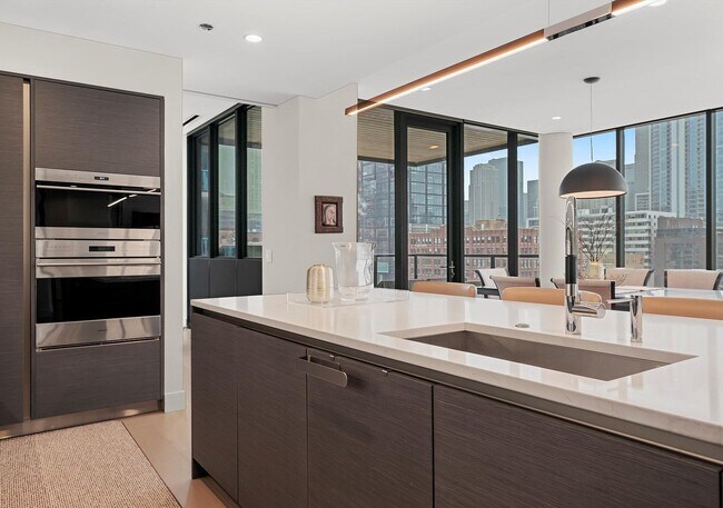 Building Photo - 366 W Superior St