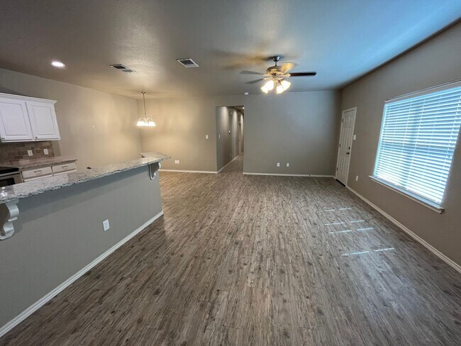 Building Photo - 1105 Preston Trails