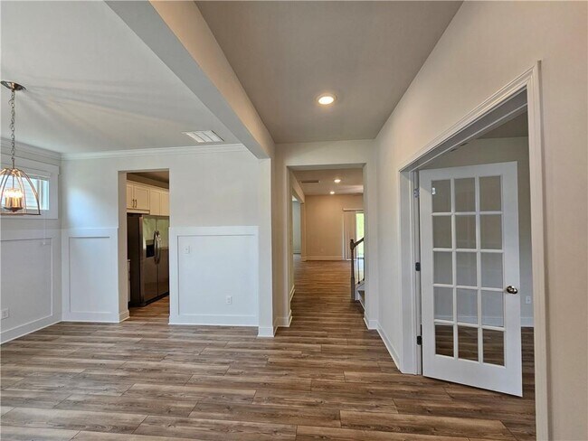Building Photo - 7875 Tiberon Pkwy