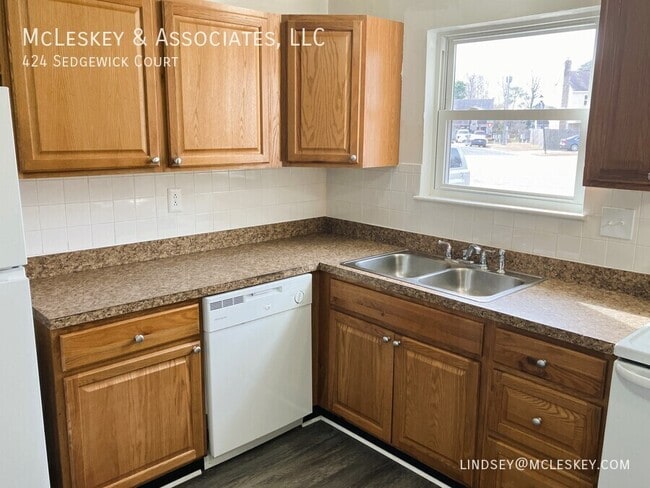 Building Photo - 424 Sedgewick Ct