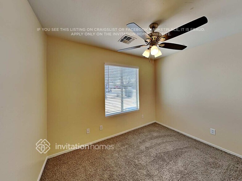 Building Photo - 15204 N Poppy St