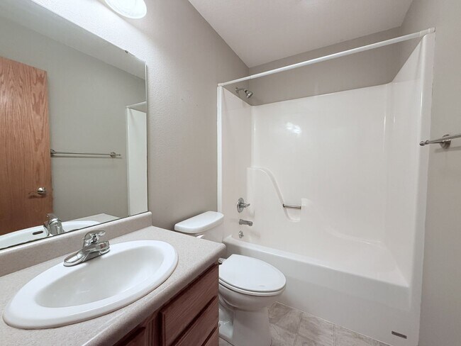 Building Photo - 2374 Kristian St