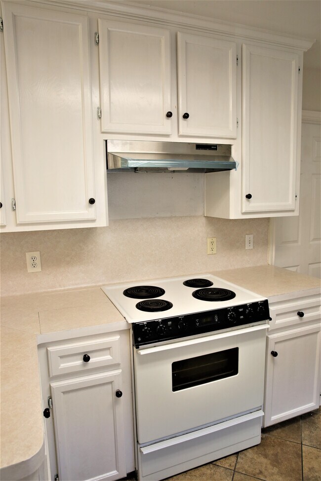 Building Photo - 3510 Vienna Dr