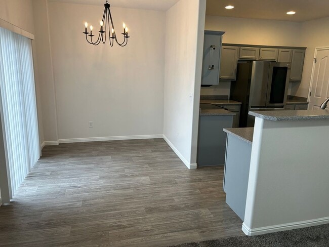 Building Photo - Impressive Remodeled 2 Bed 2 Bath Townhome