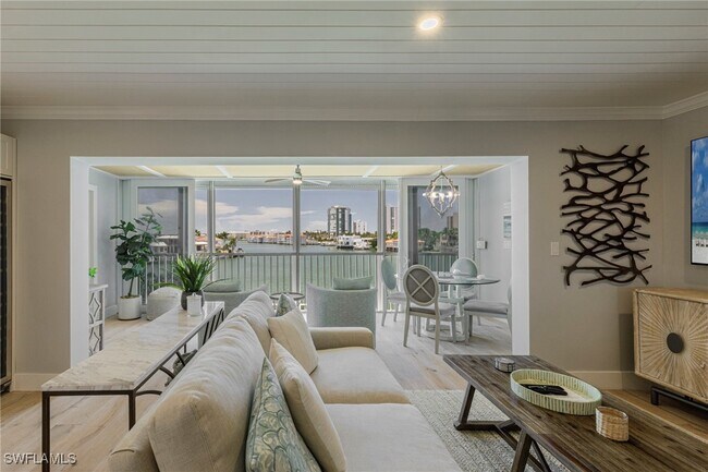 Building Photo - 250 Park Shore Dr